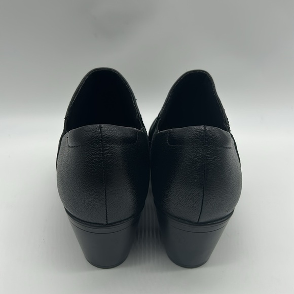 2522- Clarks Black Leather Slip-On Heeled Shoes Size 11 M NWT - Picture 5 of 11
